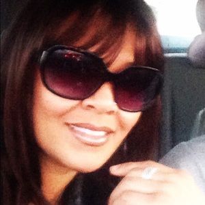 Meet your Posher, Desiree